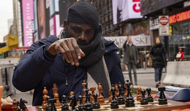 رقم قياسي جديد.. بطل نيجيري يلعب الشطرنج 58 ساعة متواصلة