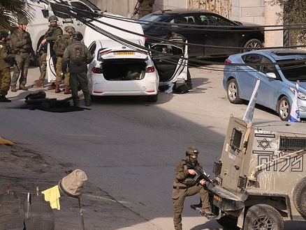 إصابات برصاص الاحتلال من جراء استهداف مركبة مدنيّة في الخليل