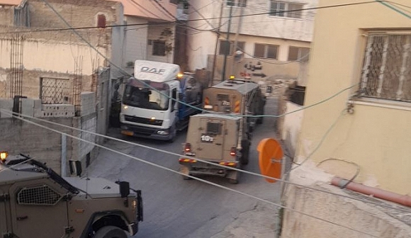 الضفة: 3 إصابات برصاص الاحتلال في بيت أمر واقتحامات لعدة بلدات