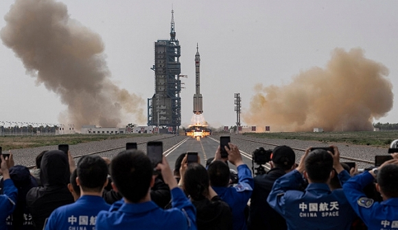 الصين تستعدّ لإرسال طاقم جديد إلى محطّتها الفضائيّة
