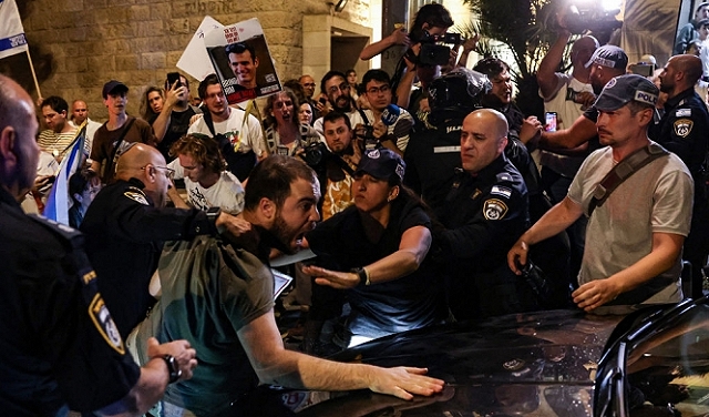 مظاهرة غاضبة أمام مكتب نتنياهو بالقدس لمطالبته بـ