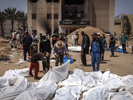 الجيش الإسرائيلي يعدم مئات النازحين والمرضى بمجمع ناصر