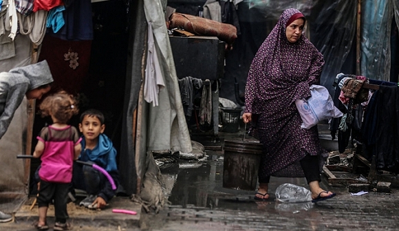 الحرب على غزة: ارتفاع حصيلة الشهداء إلى 34,305 مع تواصل القصف على أنحاء القطاع