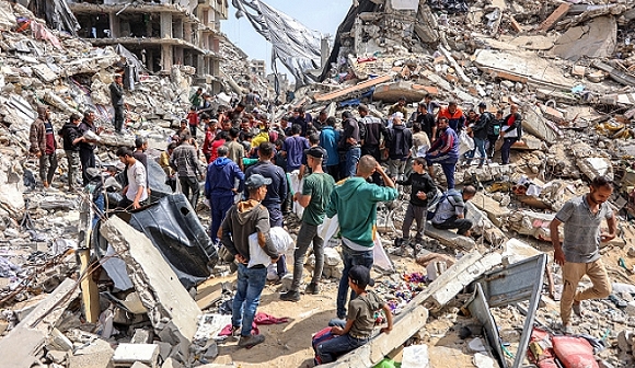 الحرب على غزة: قصف وغارات على القطاع وتحذيرات من اجتياح رفح