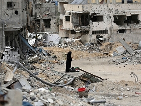 الحرب على غزة: إسرائيل تواصل القصف وسط تفاوض لتبادل الأسرى وتحذيرات من اقتحام رفح