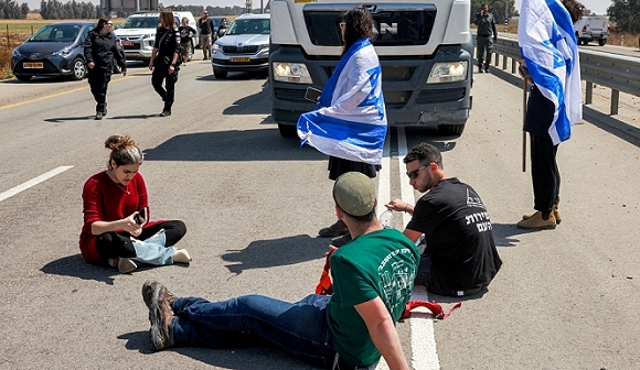 معبر بيت حانون: الشرطة الإسرائيلية تفرق متظاهرين طالبوا بوقف إطلاق النار