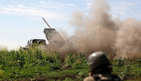 أوكرانيا.. واشنطن تستأنف المساعدات العسكرية وموسكو تقصف السكك الحديدية 