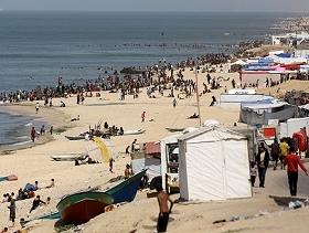الرصيف البحريّ قبالة غزة سيتكلّف 320 مليون دولار.. صور أقمار اصطناعيّة تُظهر سفينة للبحرية الأميركية