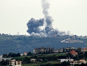 الاحتلال يقصف مواقع بجنوب لبنان وحزب الله يصيب أهدافا عسكرية بالمطلة