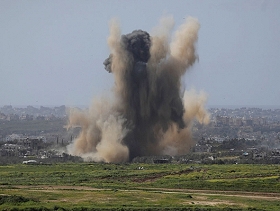 غزة: تحذيرات من القنابل غير المنفجرة.. مرور بـ"أخطر مرحلة"