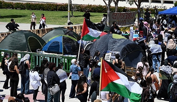 مؤيدون لإسرائيل يهاجمون طلابا متضامنين مع غزة ورقعة الحراك تتوسع