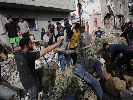 الحرب على غزة: 34,654 شهيدا وقصف وغارات متواصلة على أنحاء القطاع