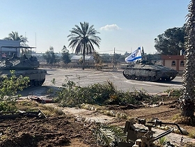توترات بين تل أبيب والقاهرة إثر احتلال معبر رفح... "توقف دخول المساعدات إلى غزة"