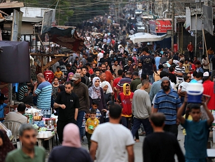 غزة: مخاوف من تفاقم شبح المجاعة مع استمرار إغلاق الاحتلال للمعابر