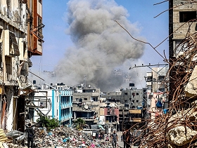 "هيومن رايتس ووتش": إسرائيل قصفت ثماني قوافل ومنظّمات إنسانيّة منذ بداية الحرب على غزة