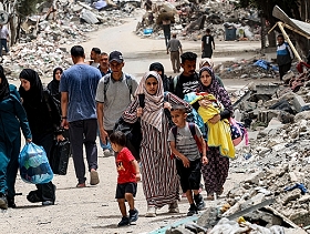 الحرب على غزة: مجزرة بالنصيرات ومعارك محتدمة في جباليا