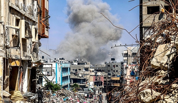 "هيومن رايتس ووتش": إسرائيل قصفت ثماني قوافل ومنظّمات إنسانيّة 