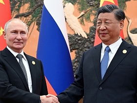 الزعيم الصيني شي يلتقي الرئيس الروسي في بكين