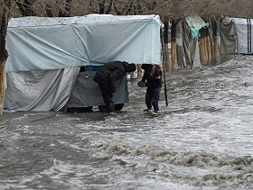 سيول عارمة ناجمة عن أمطار موسمية غزيرة تخلف ما لا يقل عن 68 قتيلا في أفغانستان