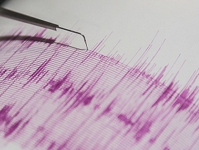 عشرات الهزّات الأرضيّة تثير الذعر في منطقة بركانيّة بجنوب إيطاليا