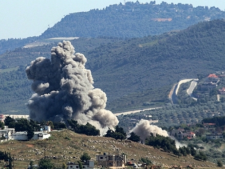  جنوب لبنان: شهيدان بغارة استهدفت العديسة وحزب الله يقصف مواقع إسرائيلية