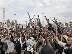 اليمن: قصف أميركي بريطاني يستهدف مطار الحديدة بغارتين