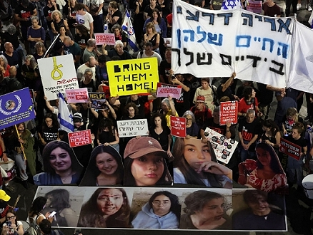 الآلاف يتظاهرون ضد حكومة نتنياهو وللمطالبة بانتخابات فورية وصفقة تبادل