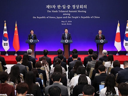 كوريا الجنوبية والصين واليابان تتفق على تعزيز التعاون الثلاثي