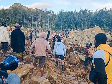 مصرع أكثر من 2000 شخص جراء انزلاق التربة في بابوا غينيا الجديدة