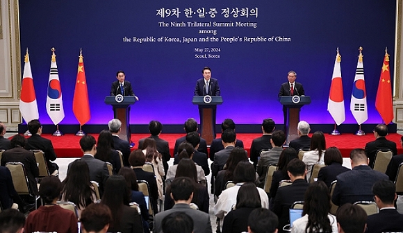كوريا الجنوبية والصين واليابان تتفق على تعزيز التعاون الثلاثي