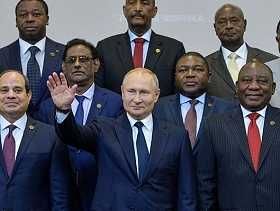 بافتتاح سفارات أوكرانية.. هل يحتدم صراع الغرب وروسيا على إفريقيا؟