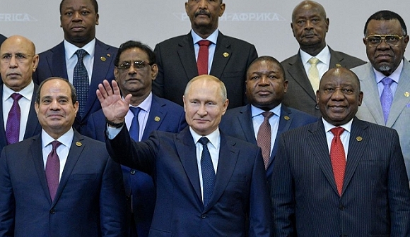 بافتتاح سفارات أوكرانية.. هل يحتدم صراع الغرب وروسيا على إفريقيا؟ 
