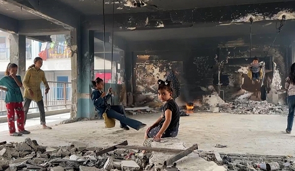 أطفال غزة.. نحاول الفرح لنخرج الألم من قلوبنا