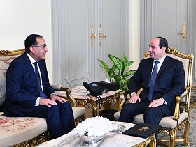 مصر: رئيس الوزراء يقدم استقالة الحكومة للسيسي وتكليفه بتشكيل أخرى جديدة