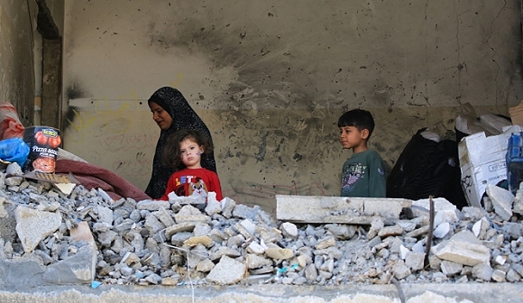"يونيسف": أطفال غزة يعيشون بجانب مكبّات النفايات