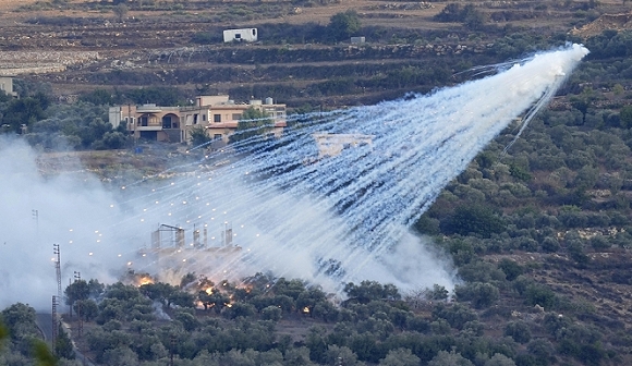 "رايتس ووتش": إسرائيل استهدفت منازل في 5 بلدات لبنانية بالفوسفور الأبيض