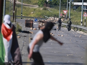 وسط مواجهات واشتباكات: اعتقالات وتحقيقات ميدانية خلال اقتحامات الاحتلال بالضفة