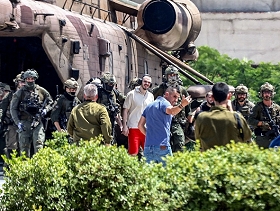 الجيش الإسرائيلي يعلن استعادة 4 أسرى ومقتل ضابط في "اليمام" بالنصيرات