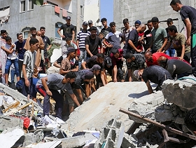 "كأنه زلزال.. الكل يريد الهرب": شهادات سكان مخّيم النصيرات عن ساعات الرعب خلال المجزرة الإسرائيلية