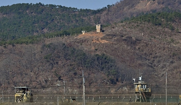 كوريا الجنوبيّة تطلق طلقات تحذيريّة بعد عبور جنود شماليّين الحدود