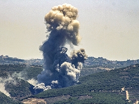 عشرات القذائف الصاروخيّة صوب الجولان واعتراضات بمنطقة صفد والاحتلال يغير بجنوب لبنان