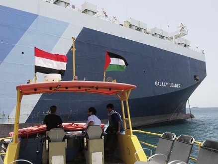 "سنتكوم": الحوثيون أصابوا سفينة يونانية بالبحر الأحمر وتغرق ببطء.. دمرنا رادارات في اليمن