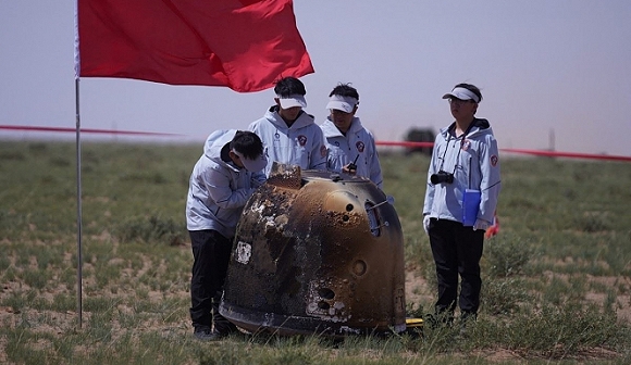 عودة المسبار الصينيّ إلى الأرض بعد جمع عيّنات من الجانب البعيد للقمر