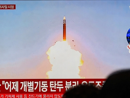 كوريا الشمالية تطلق صاروخين بالستيين بعد التدريبات المشتركة بين سيول وحلفائها