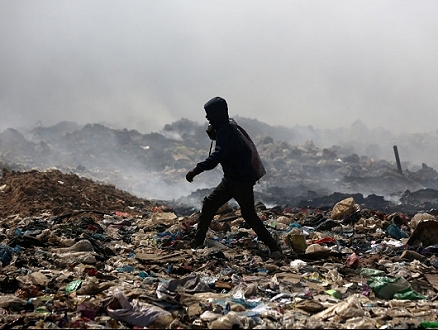 إعادة تدوير البلاستيك: مصدر دخل في ظلّ الحرب على غزّة