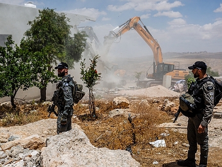 الاحتلال يهدم 3 منازل ومنشأة زراعية بالضفة الغربية