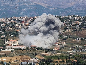 إطلاق 200 صاروخ ومسيّرات من لبنان صوب البلاد وحزب الله ينعى مقاتلا