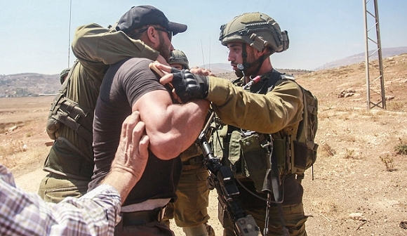 نادي الأسير: المحاكم العسكريّة الإسرائيليّة توفّر غطاء قانونيًّا لجرائم الاحتلال