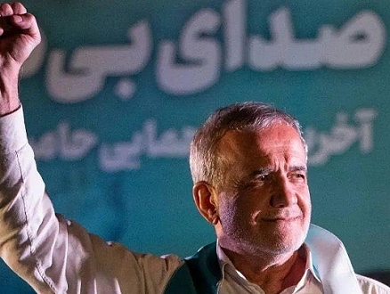 من هو مسعود بزشكيان الرئيس الإيراني الجديد ؟