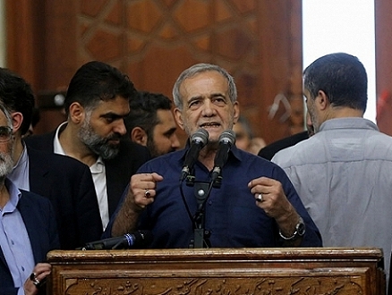 الرئيس الإيرانيّ يدعو إلى توسيع التعاون مع جيران طهران: إسرائيل المستفيدة من أزمات المنطقة